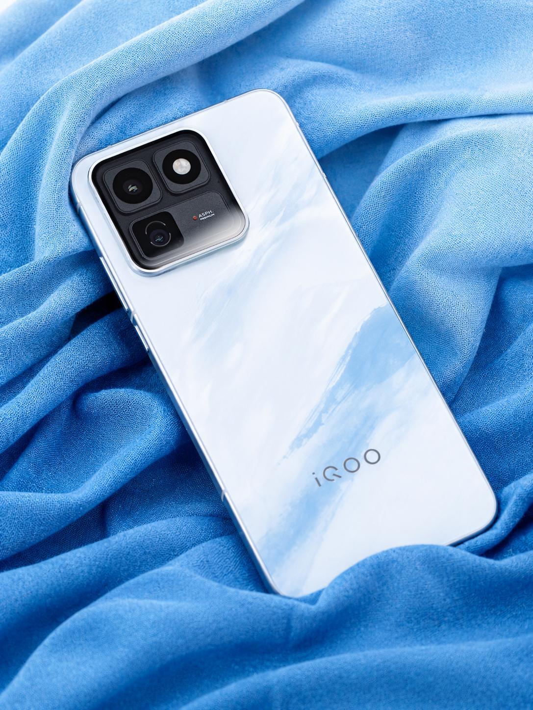 iQOO 15T|2K高帧长续航旗舰,游戏日常双在线